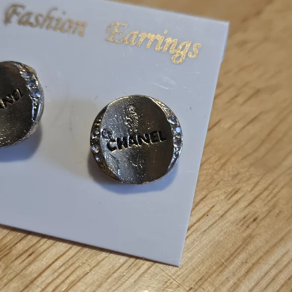 CHANEL Gold Round Logo Stud Earrings - Picture 2 of 3